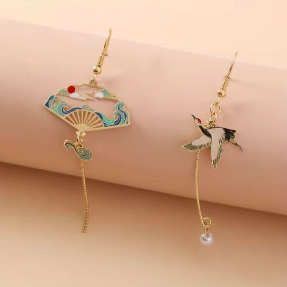 ✨Darling 18k Gold Plated Painting & Flying Cranes Birds Drop Earrings - ✨ - Picture 1 of 9